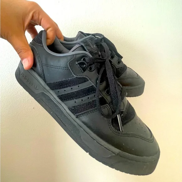 Adidas Rivalry Low 7.5 - Picture 3 of 3